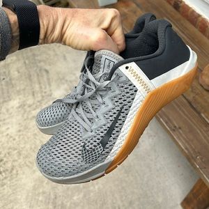 Worn 5x maybe. Too big. Sized up too much. Never sent back. EUC